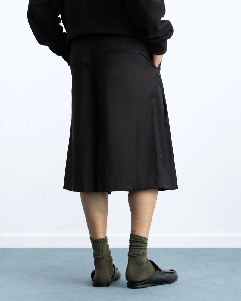 MAN [Model is 186cm / 6'1" wearing size 42]