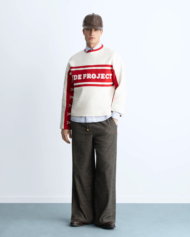 MAN [Model is 1.86 m / 6’1” wearing size M]