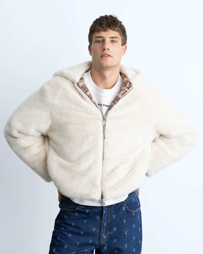 MAN [Model is 1.86 m / 6’1” wearing size M]