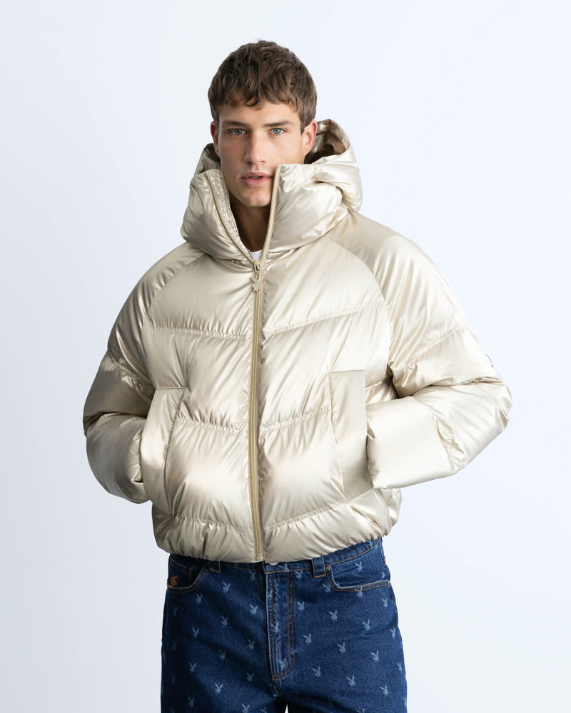 MAN [Model is 1.86 m / 6’1” wearing size M]