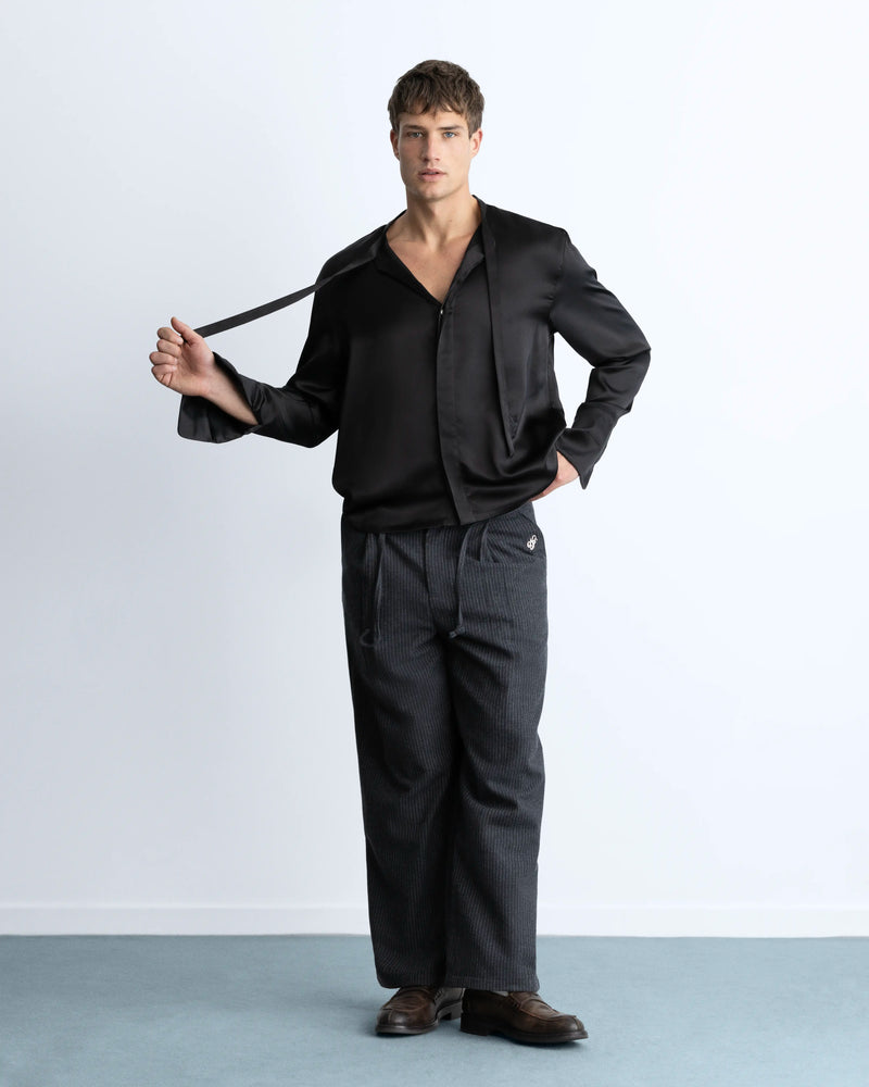 MAN [Model is 1.86 m / 6’1” wearing size M]