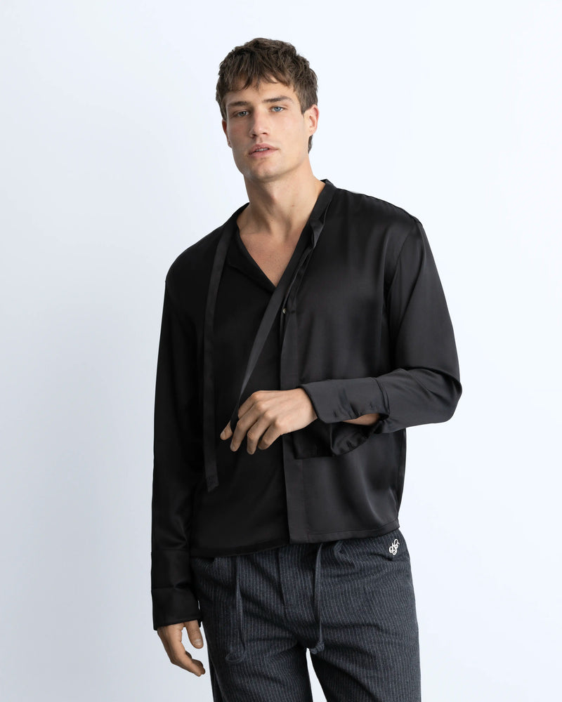 MAN [Model is 1.86 m / 6’1” wearing size M]