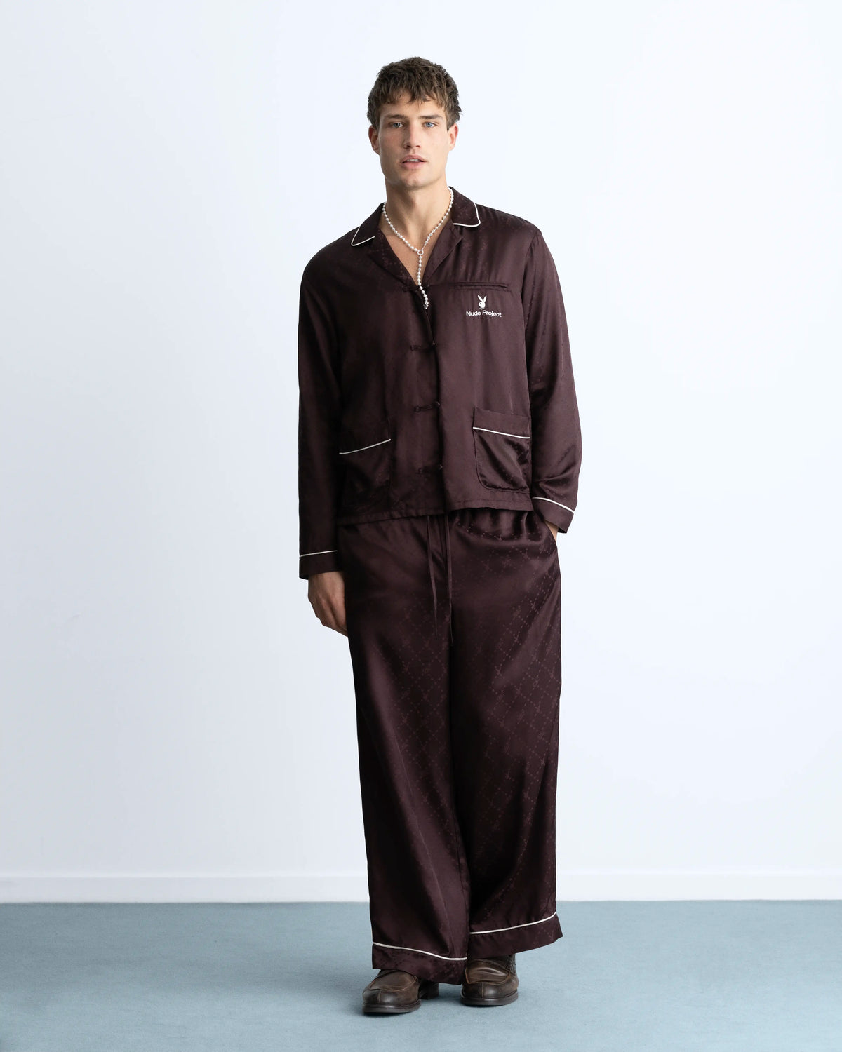MAN [Model is 1.86 m / 6’1” wearing size L]