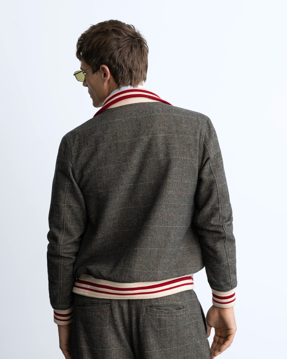 MAN [Model is 1.86 m / 6’1” wearing size M]