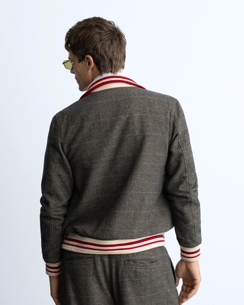 MAN [Model is 1.86 m / 6’1” wearing size M]