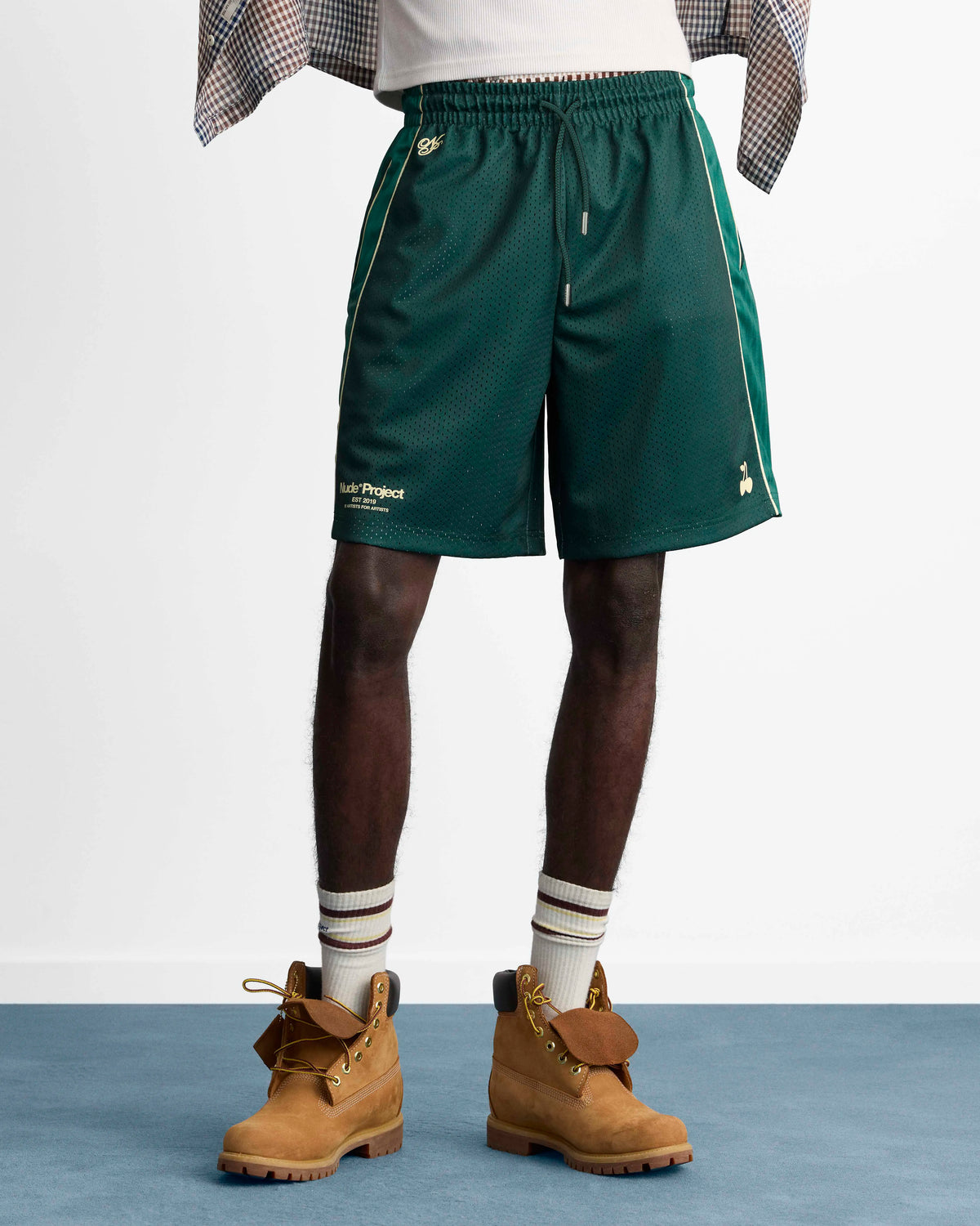 MAN [Model is 188 cm / 6’2” wearing size M]