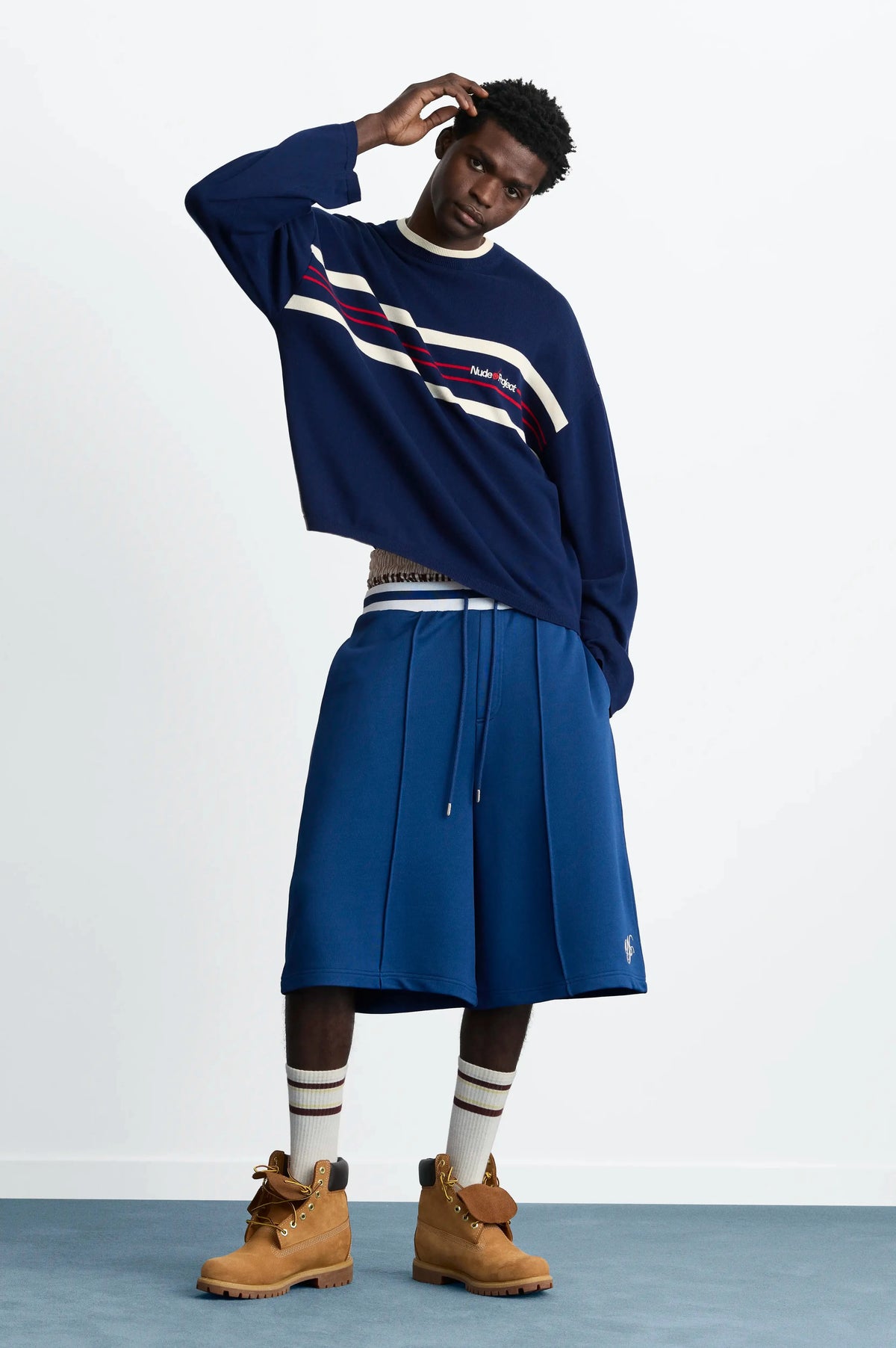 MAN [Model is 188 cm / 6’2” wearing size L]