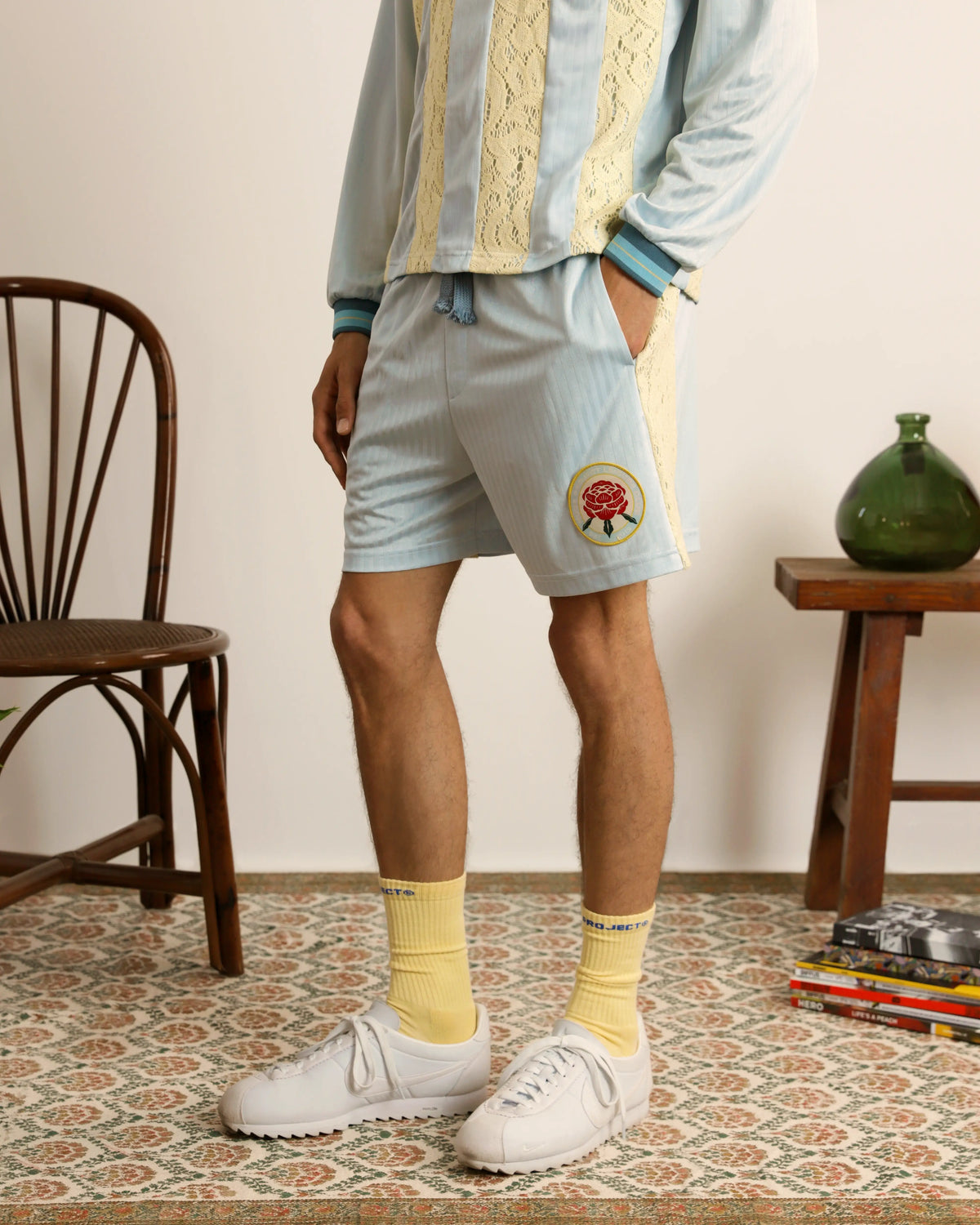 man [Model is 183cm/6'0” wearing size L]