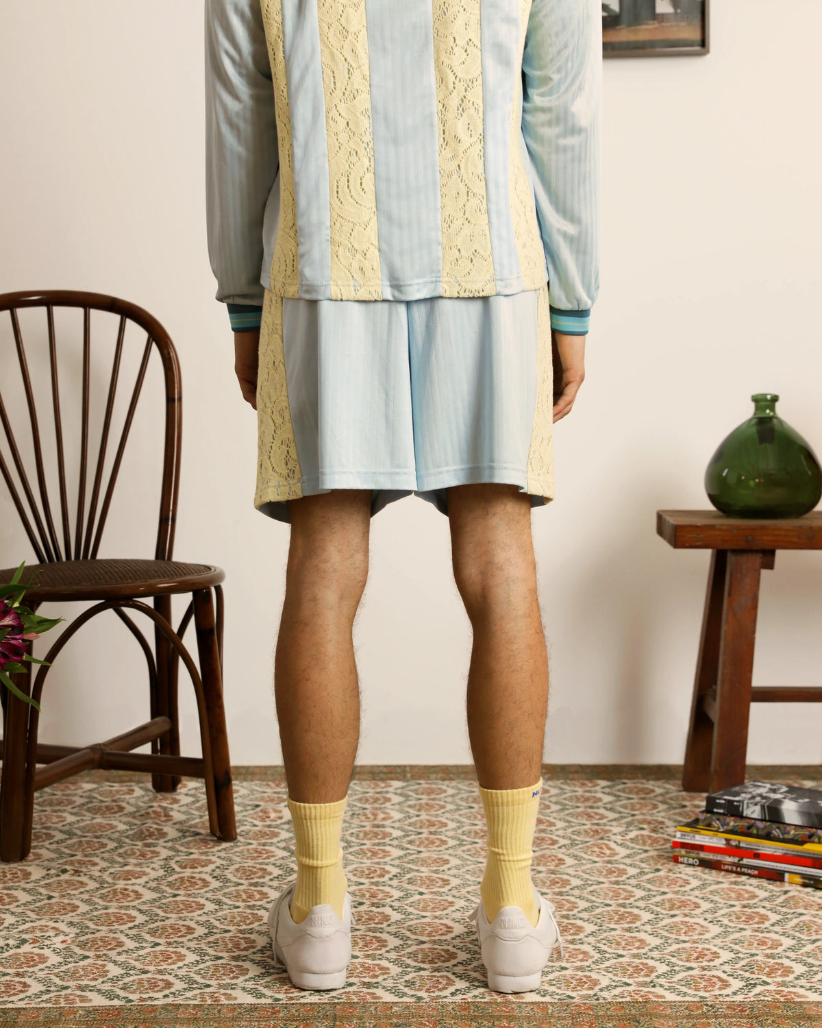 man [Model is 183cm/6'0” wearing size L]