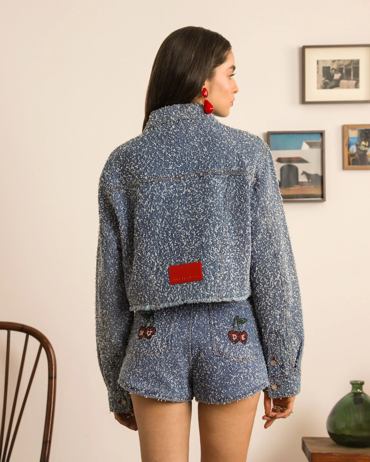 Woman [Model is 173cm/5’67” wearing size M/L]