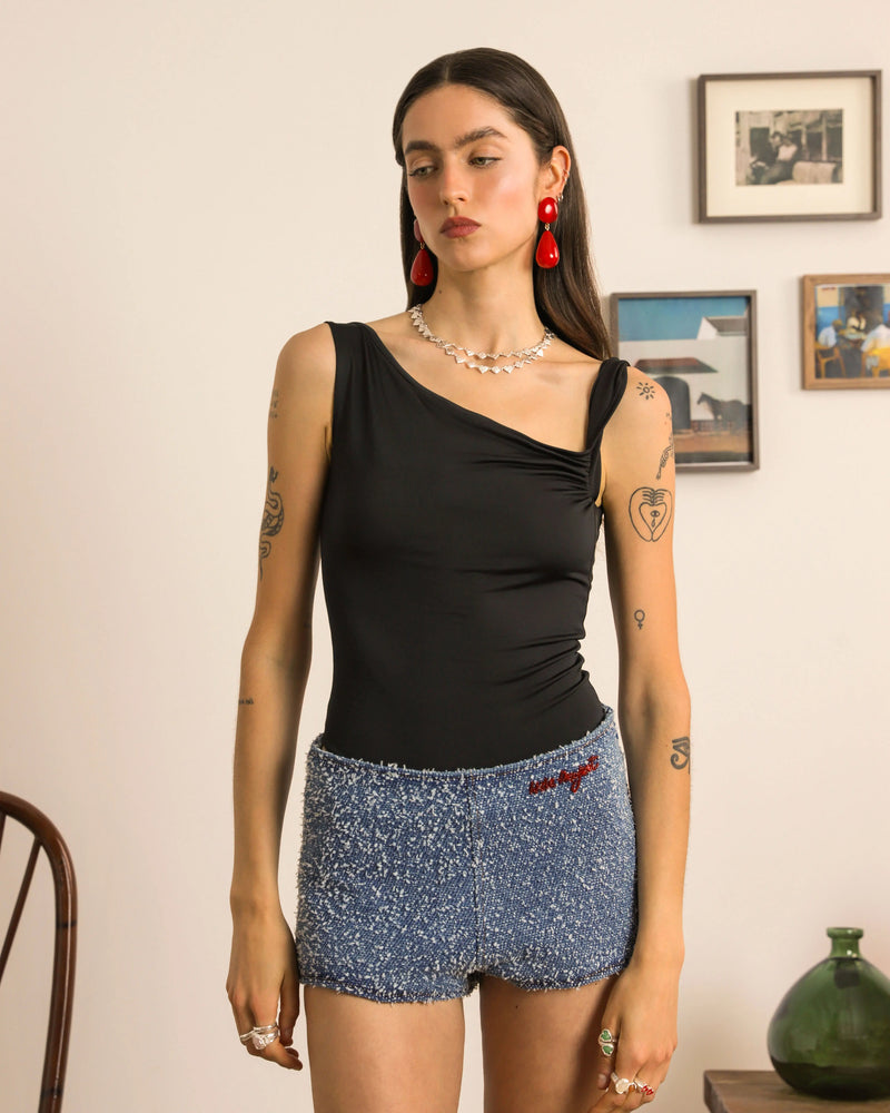 Woman [Model is 173cm/5’67” wearing size S]