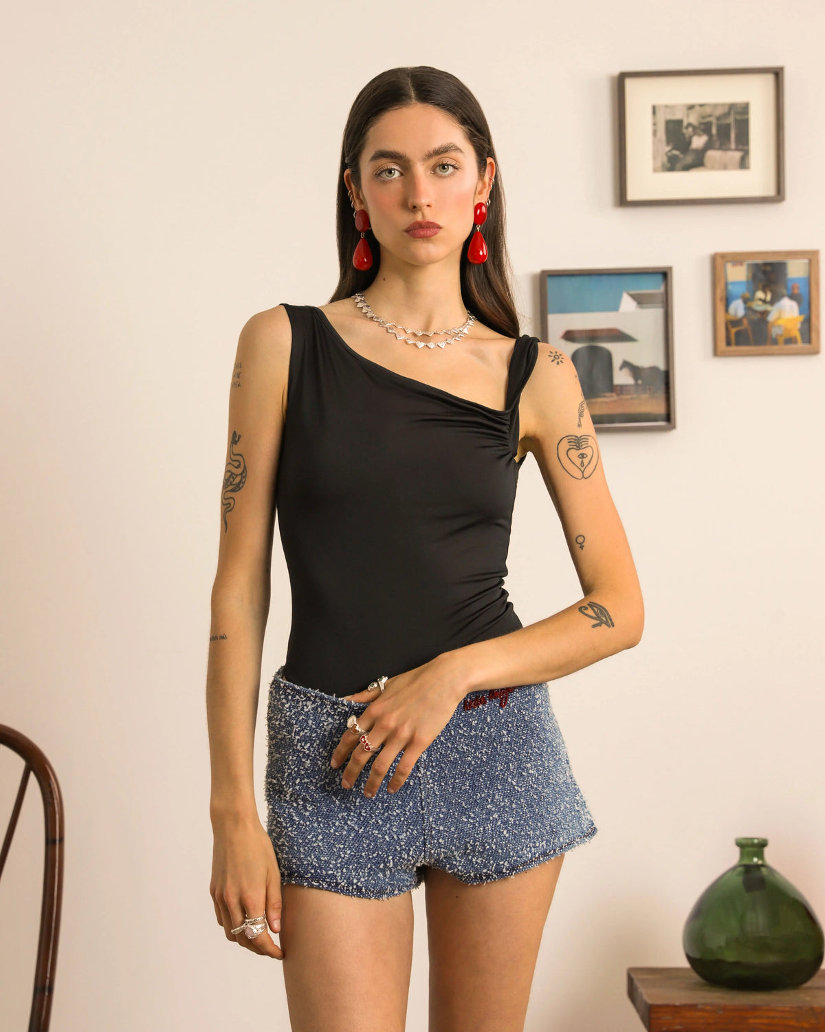 Woman [Model is 173cm/5’67” wearing size S]