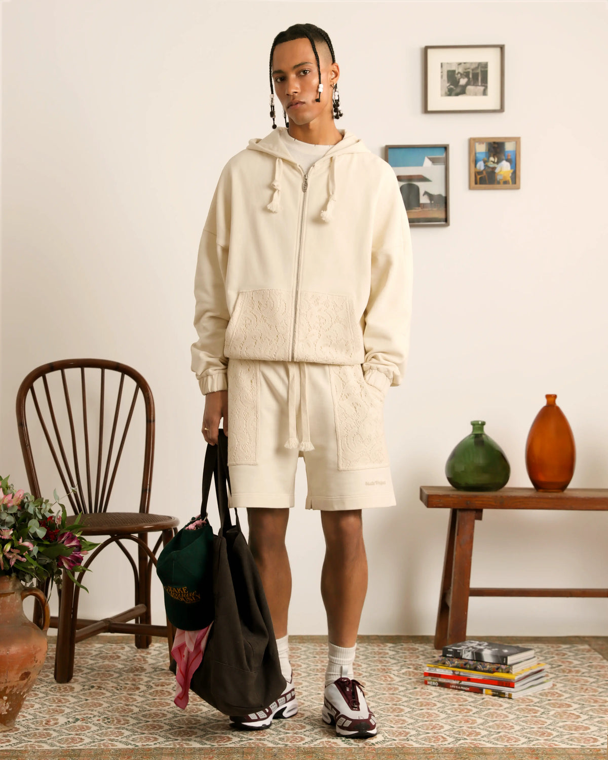 man [Model is 183cm/6'0” wearing size M]