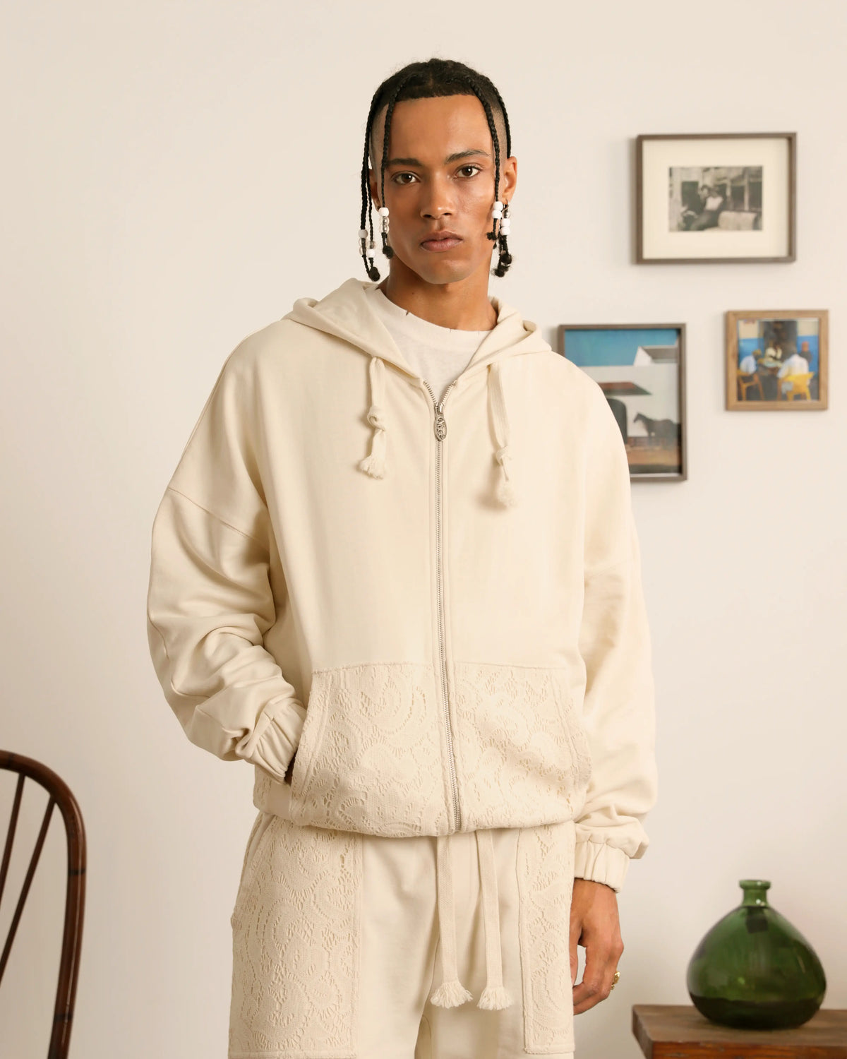 man [Model is 180cm/5’9” wearing size M]