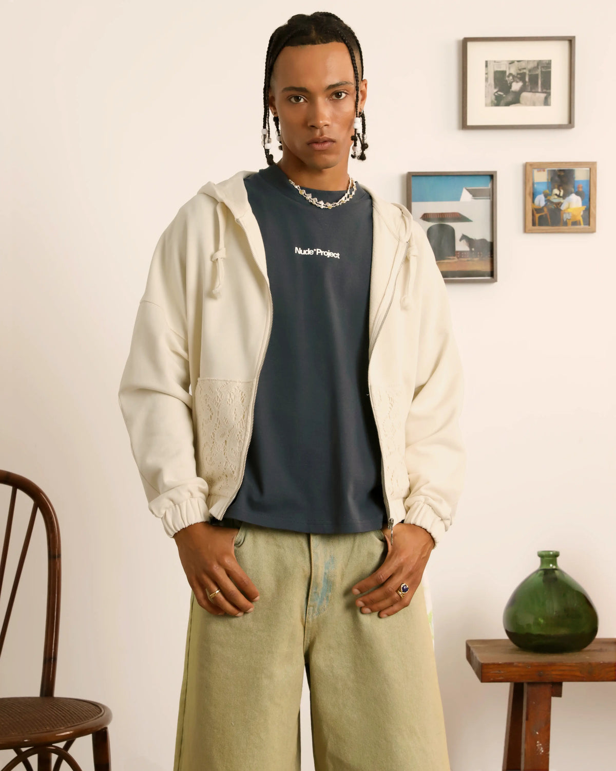 man [Model is 180cm/5’9” wearing size M]