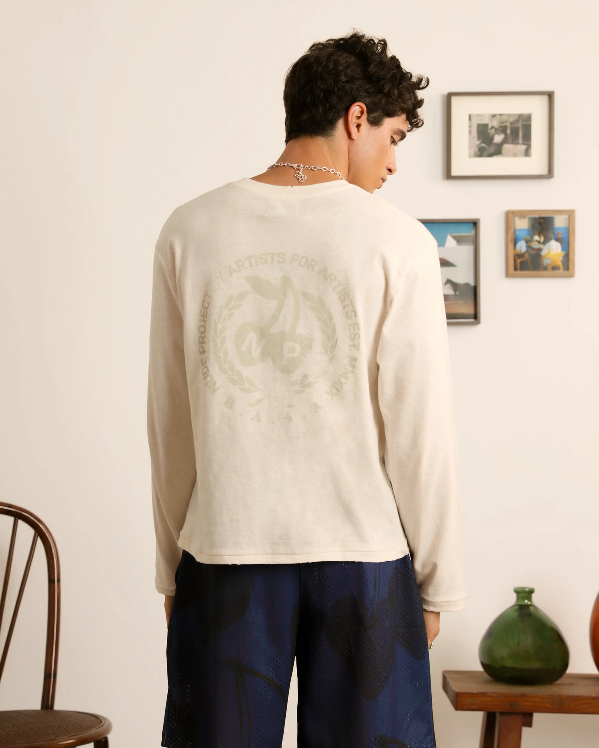 man [Model is 183cm/6'0” wearing size L]