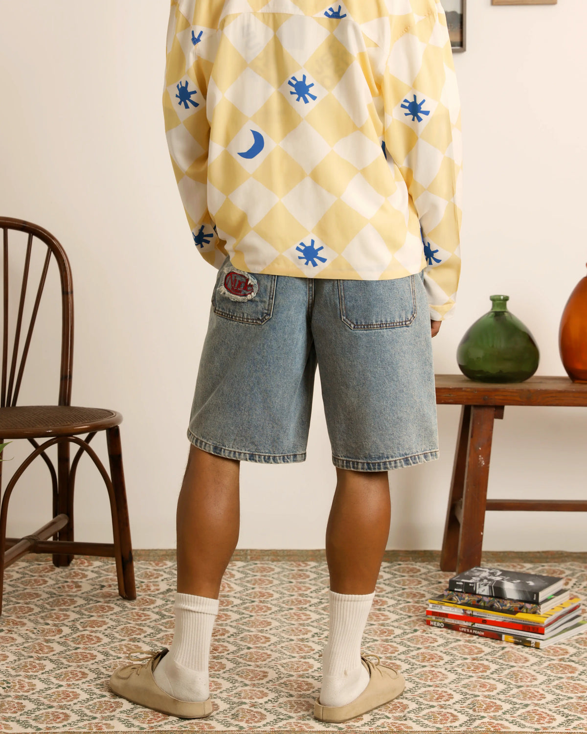 man [Model is 180cm/5’9” wearing size M]