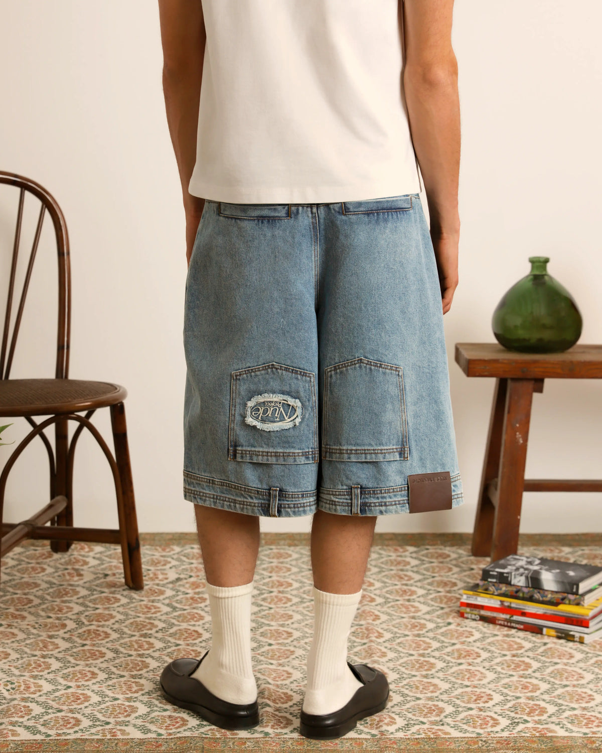 man [Model is 183cm/6'0” wearing size M]