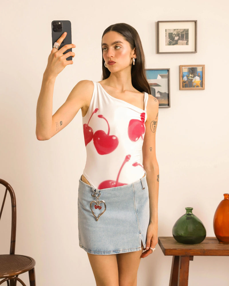 Woman [Model is 173cm/5’67” wearing size S]