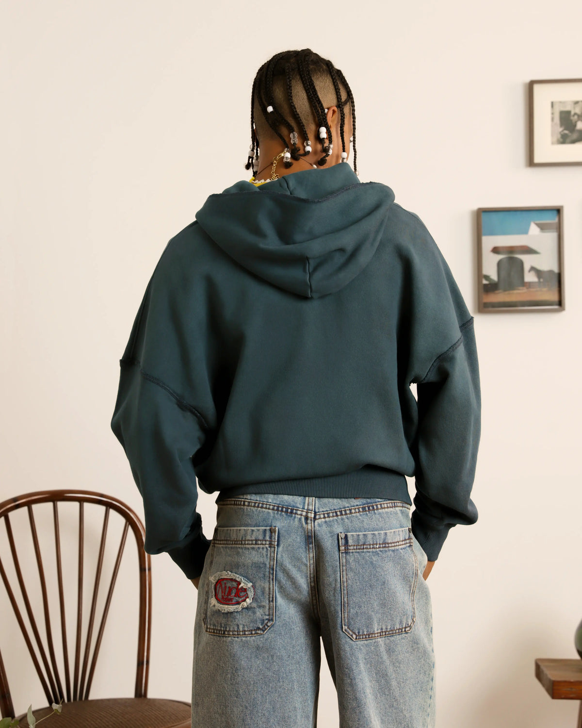 man [Model is 180cm/5’9” wearing size M]