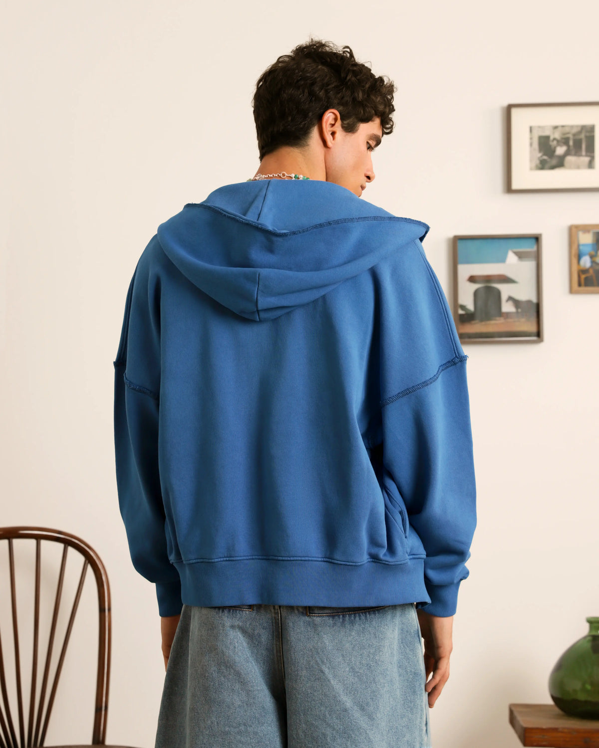 man [Model is 183cm/6'0” wearing size M]