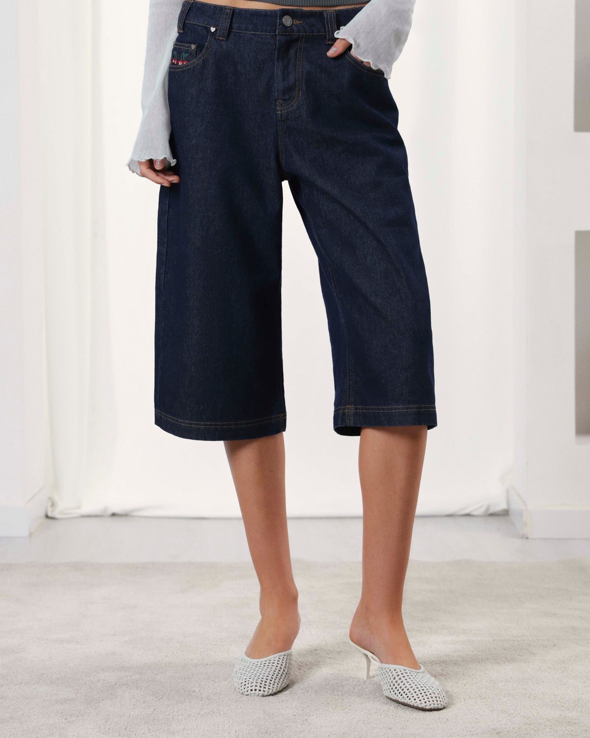 woman [Model is 177cm/5’9” wearing size S]