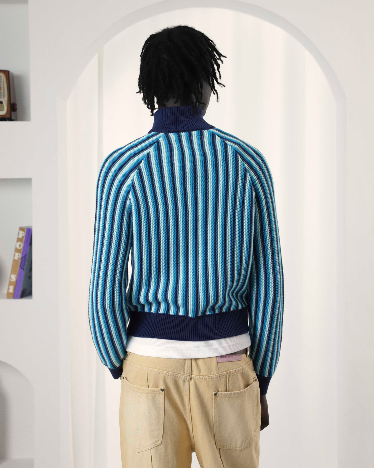 man [Model is 186cm/6’1” wearing size M]