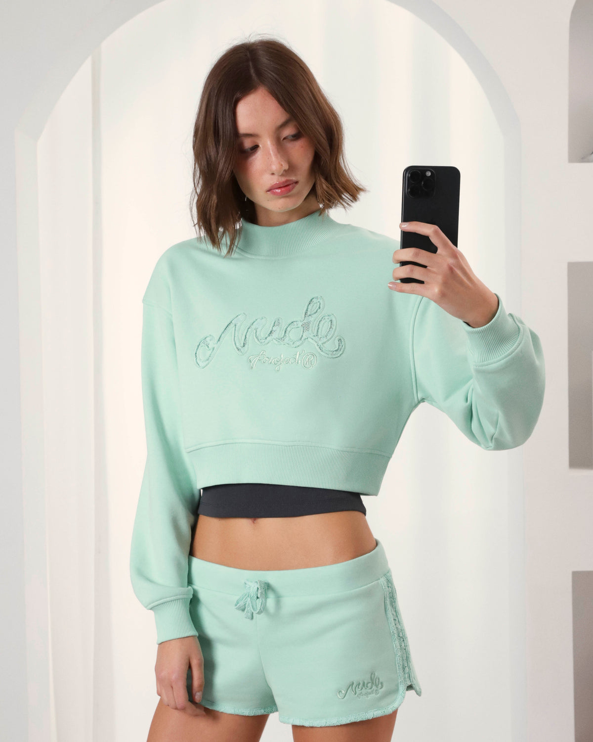 WOMAN [Model is 177cm/5’9” wearing size S]