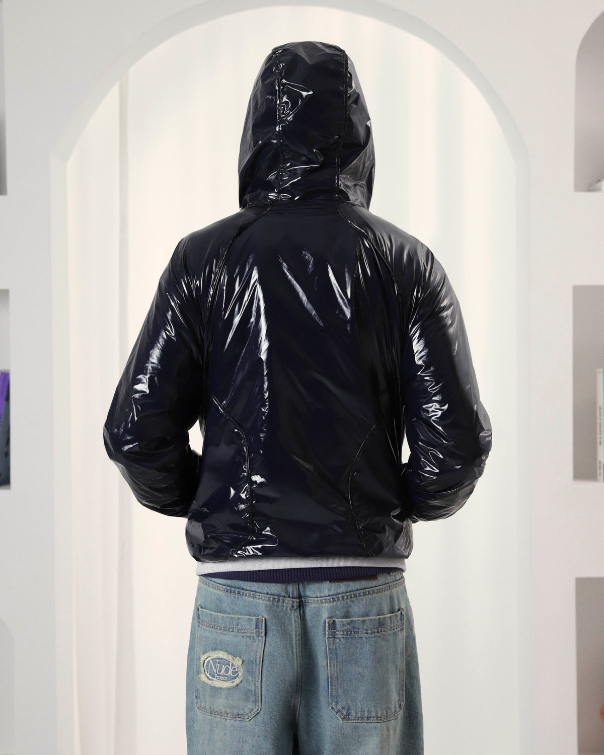 Man [Model is 186cm/6’1” wearing size M]