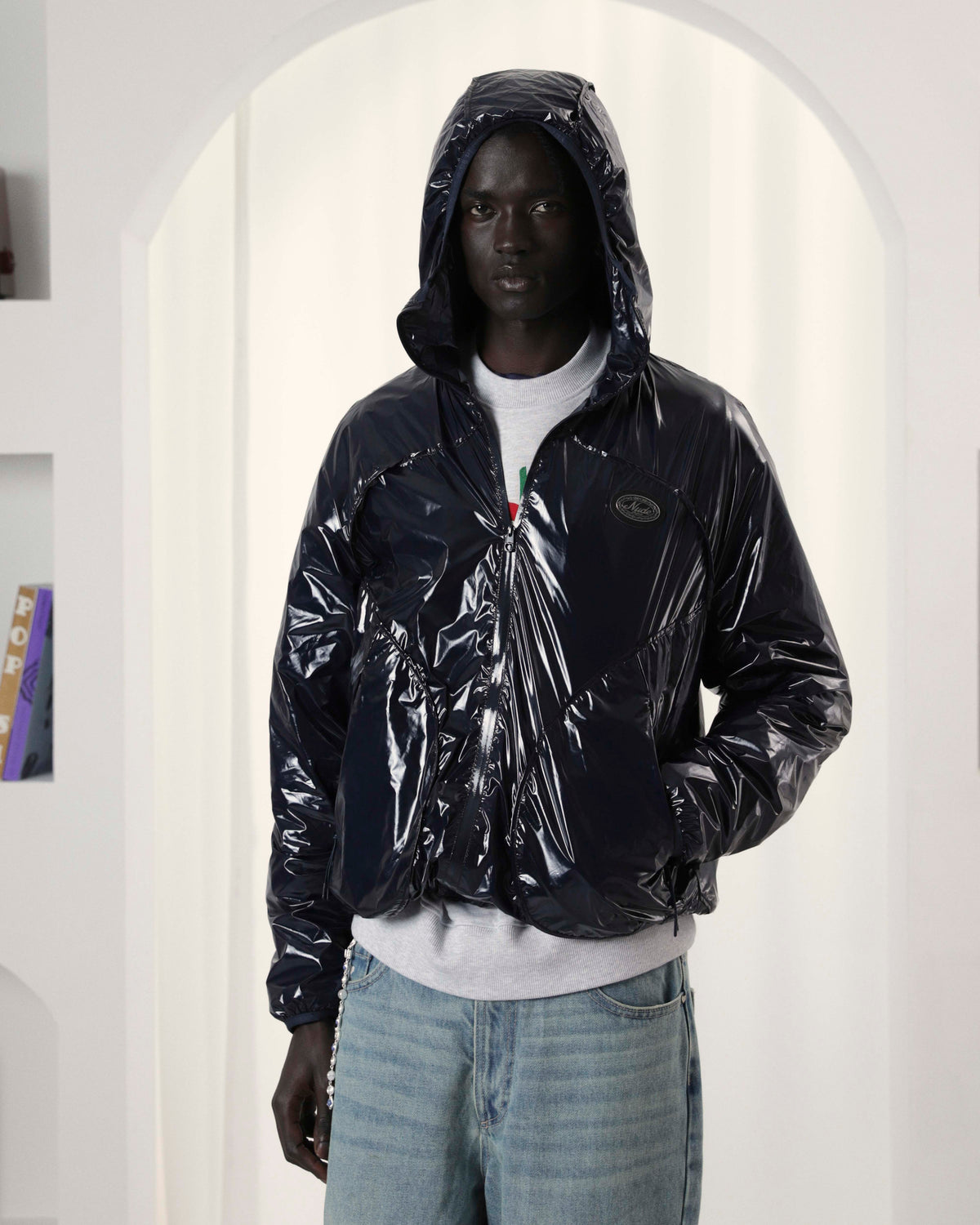 Man [Model is 186cm/6’1” wearing size M]