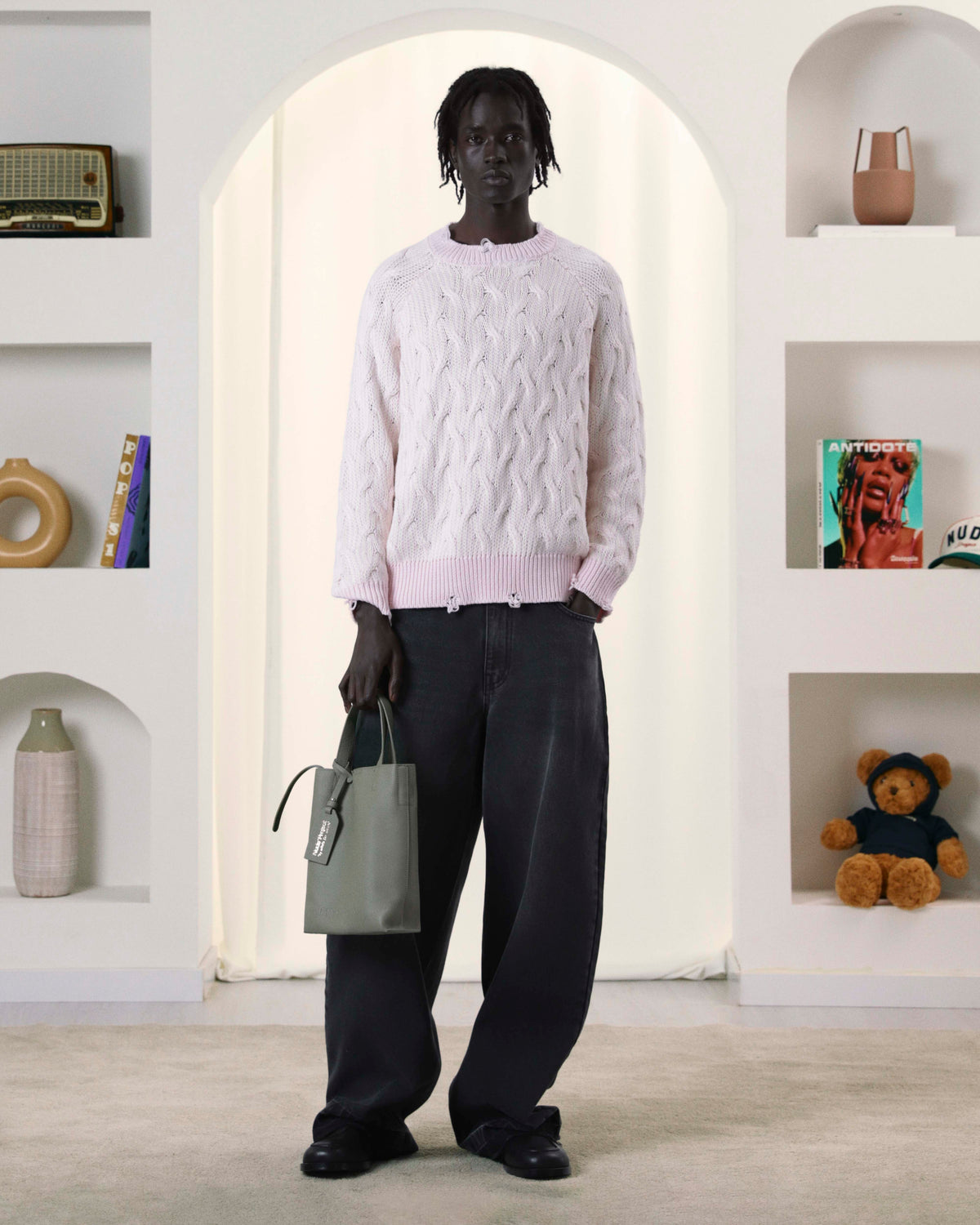 man [Model is 186cm/6’1” wearing size M]