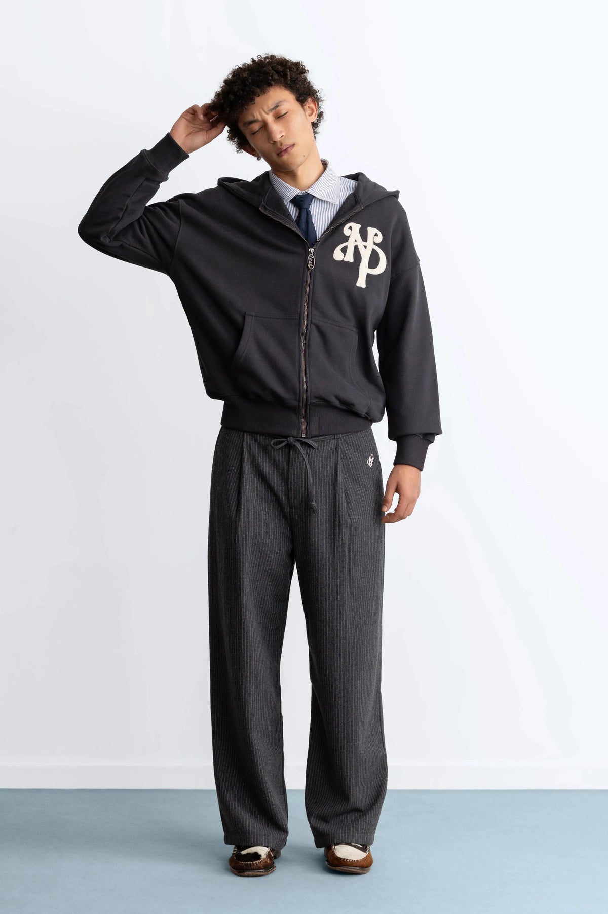 MAN [Model is 180 cm/5’90” wearing size M]