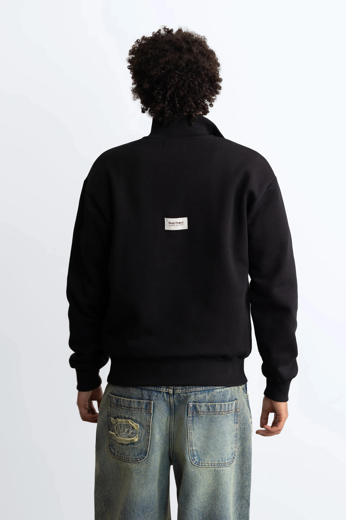 MAN [Model is 180 cm/5’90” wearing size M]