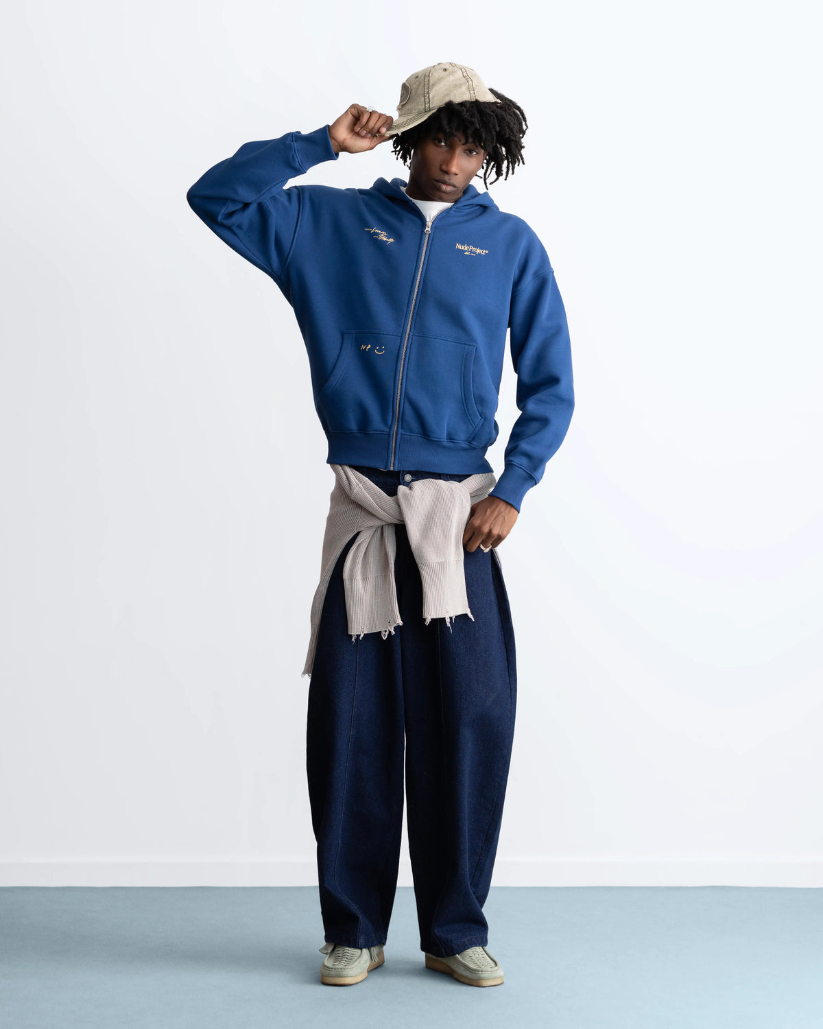 MAN [Model is 189cm /6'2.5" wearing size M]