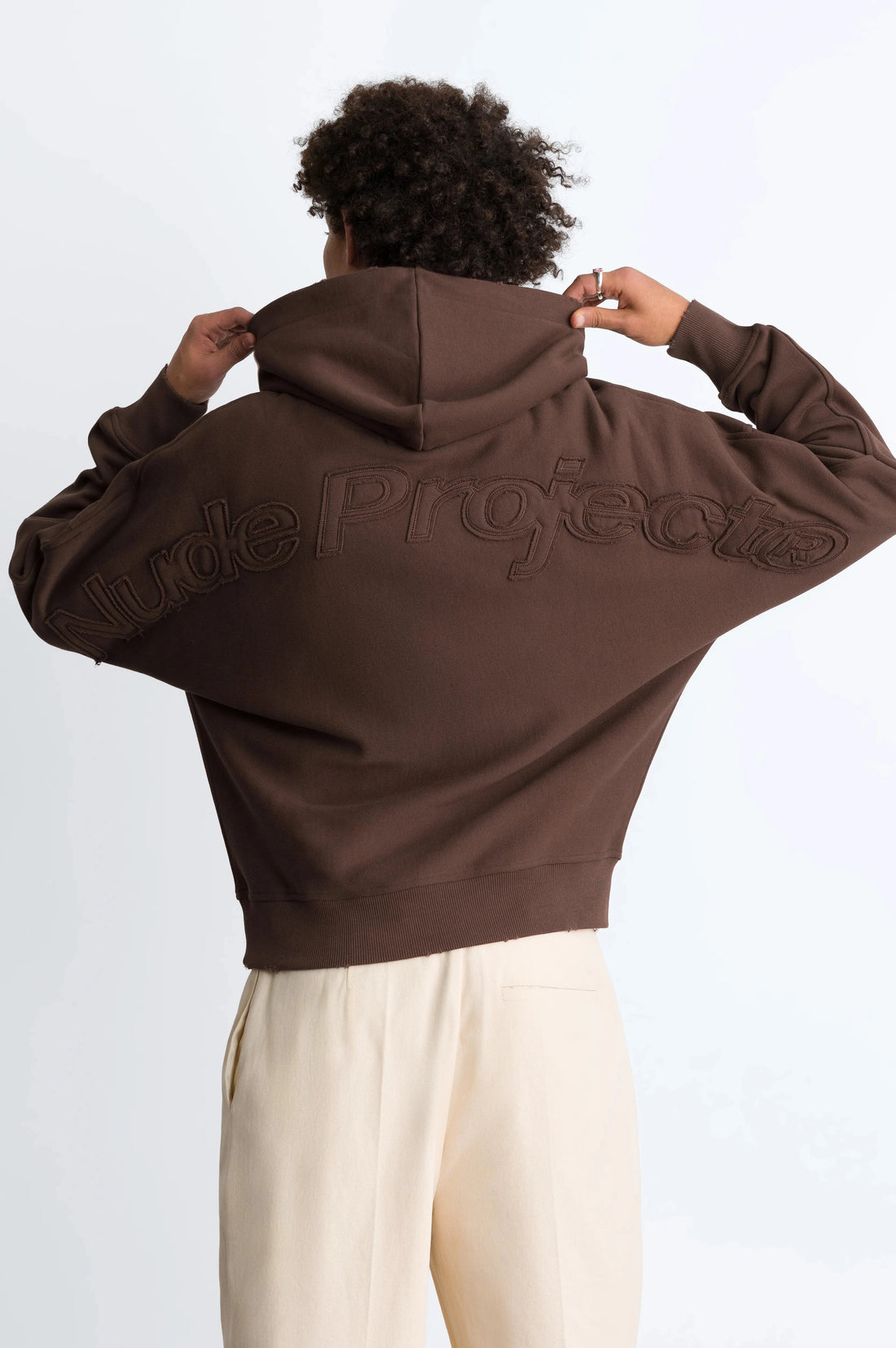 MAN [Model is 180cm/5’11” wearing size M]