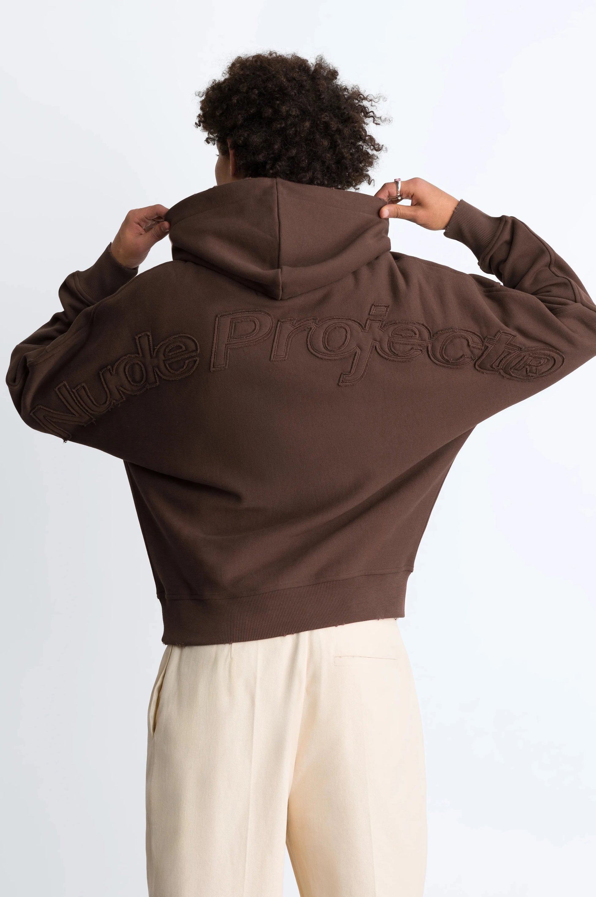 MAN [Model is 180cm/5’11” wearing size M]