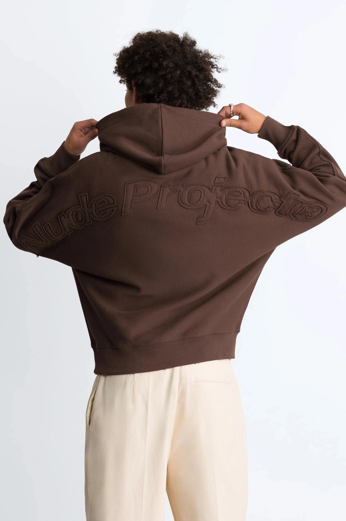 MAN [Model is 180cm/5’11” wearing size M]
