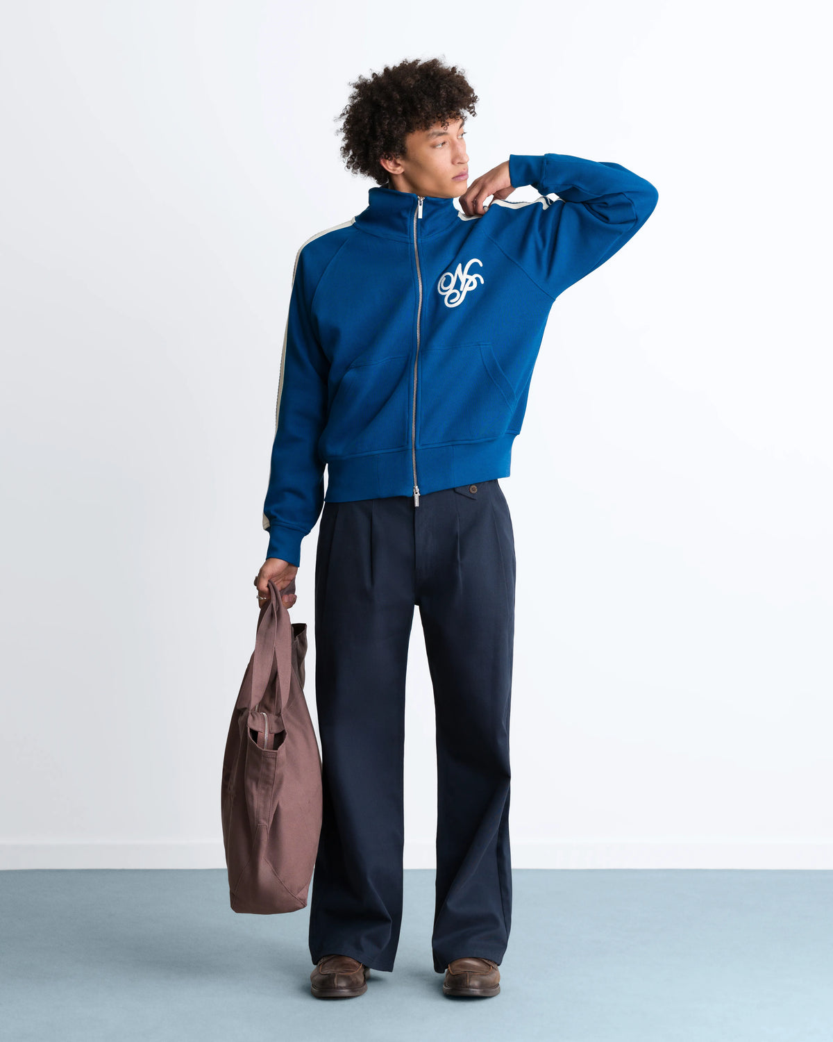 MAN [Model is 180cm/5’11” wearing size M]