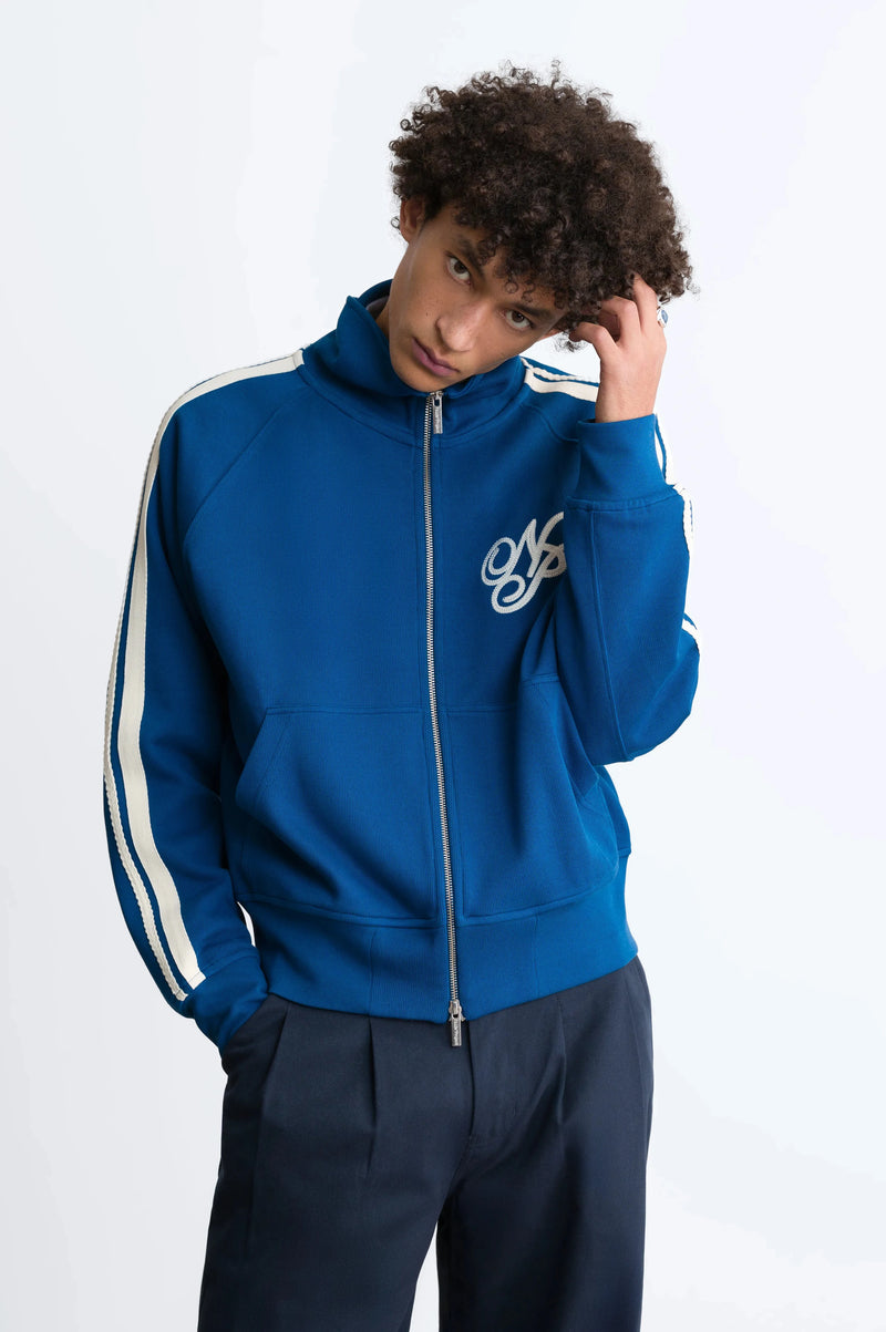 MAN [Model is 180cm/5’11” wearing size M]