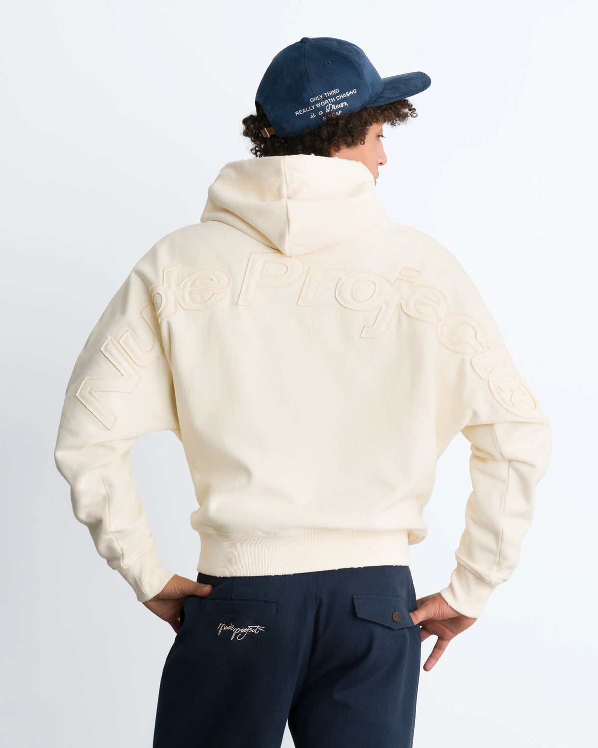 MAN [Model is 180cm/5’11” wearing size M]