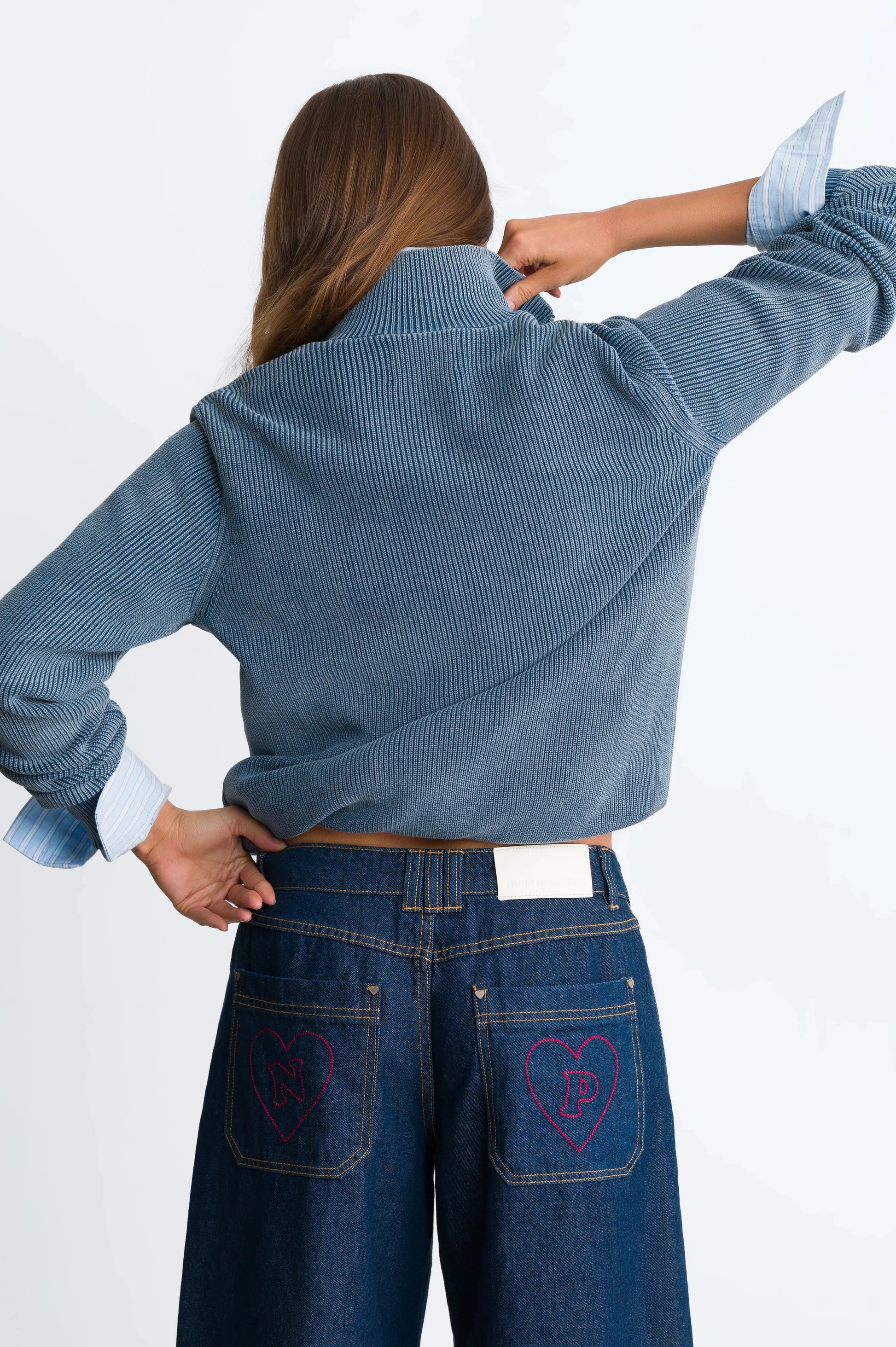 WOMAN [Model is 172cm/5’8” wearing size S]