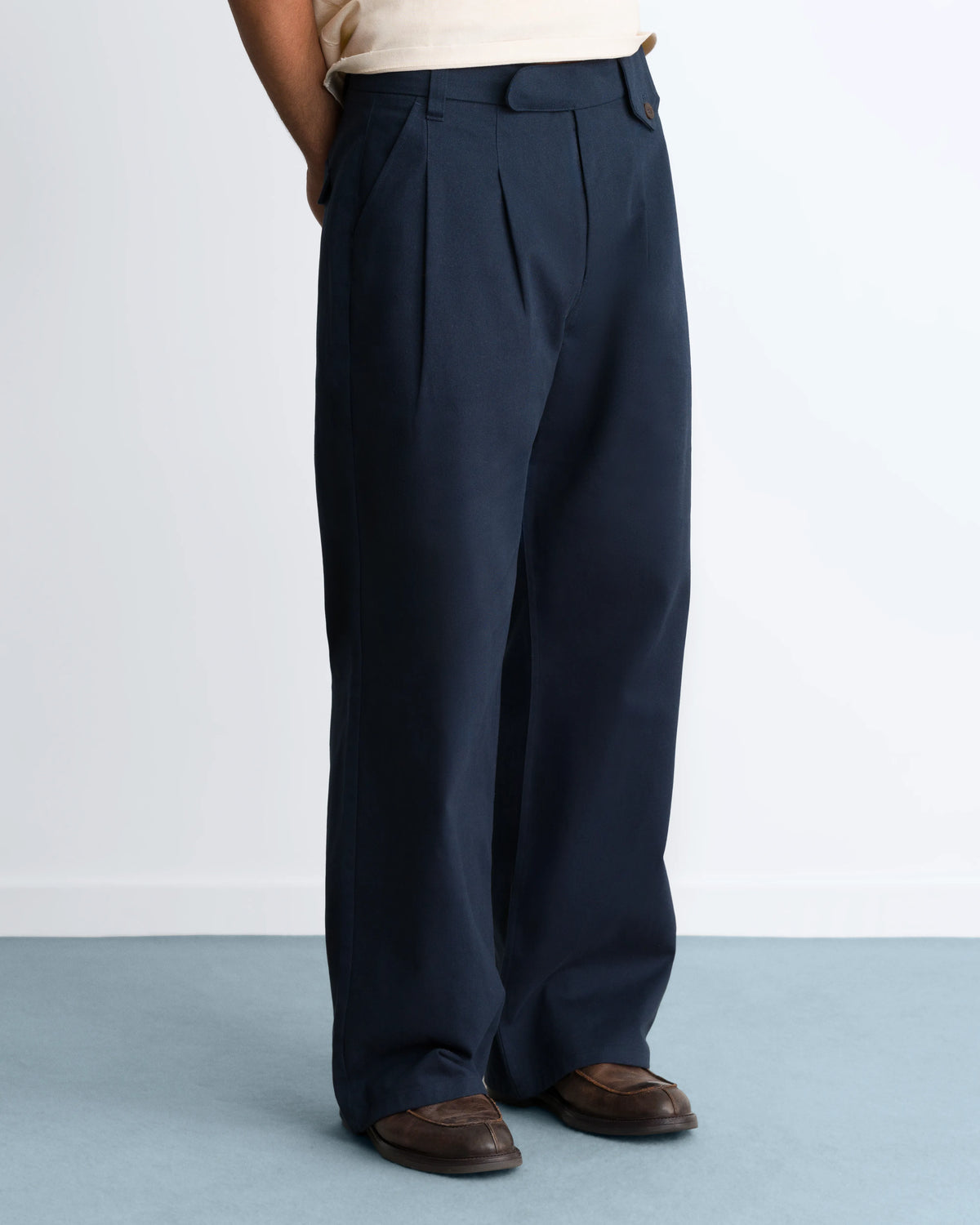 MAN [Model is 180cm/5’11” wearing size M]