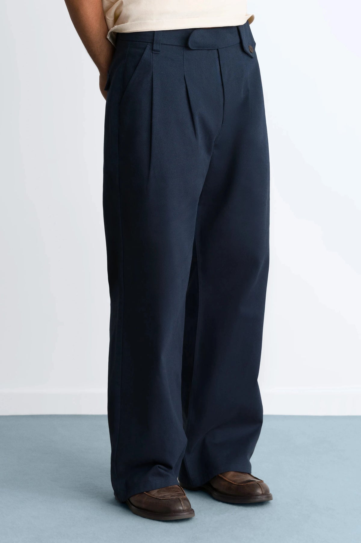 MAN [Model is 180cm/5’11” wearing size M]
