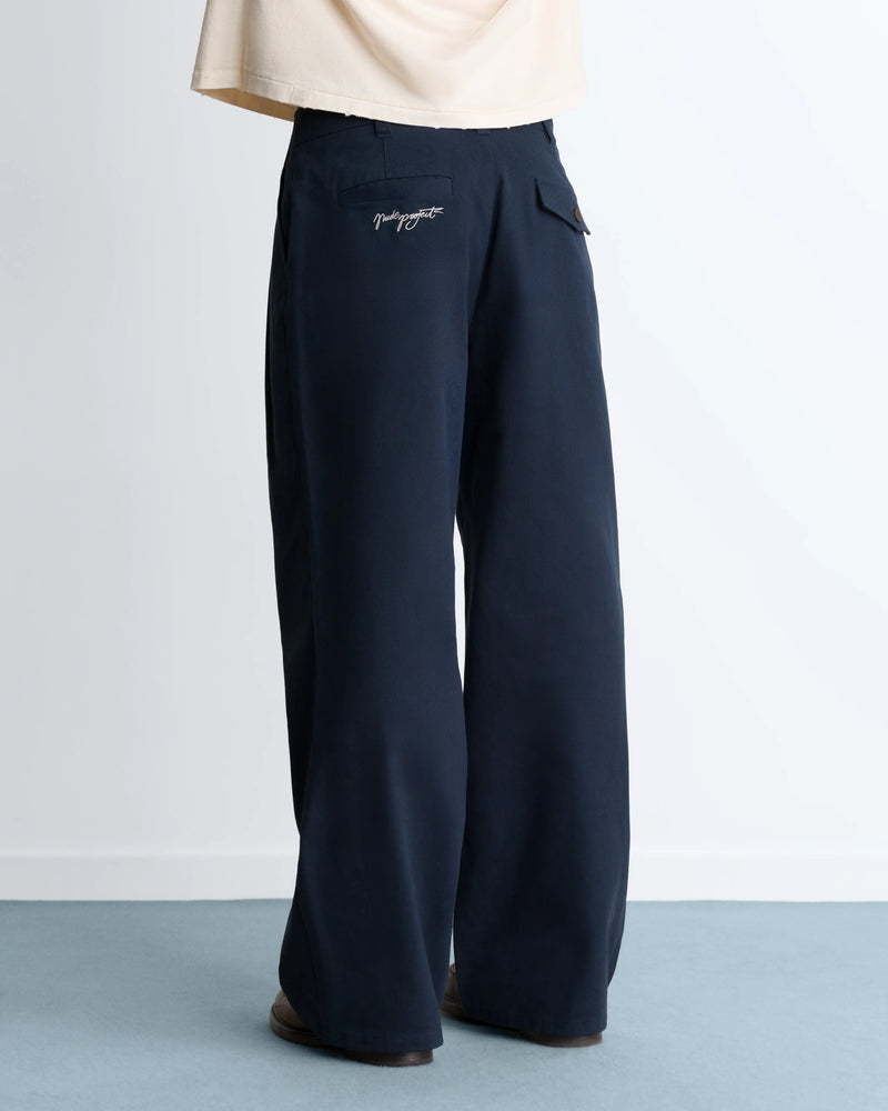 MAN [Model is 180cm/5’11” wearing size M]