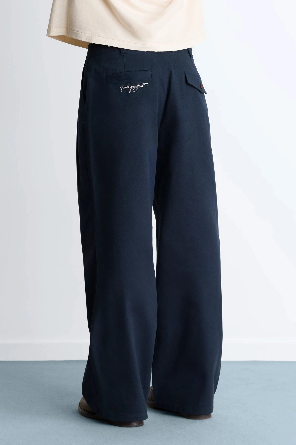 MAN [Model is 180cm/5’11” wearing size M]