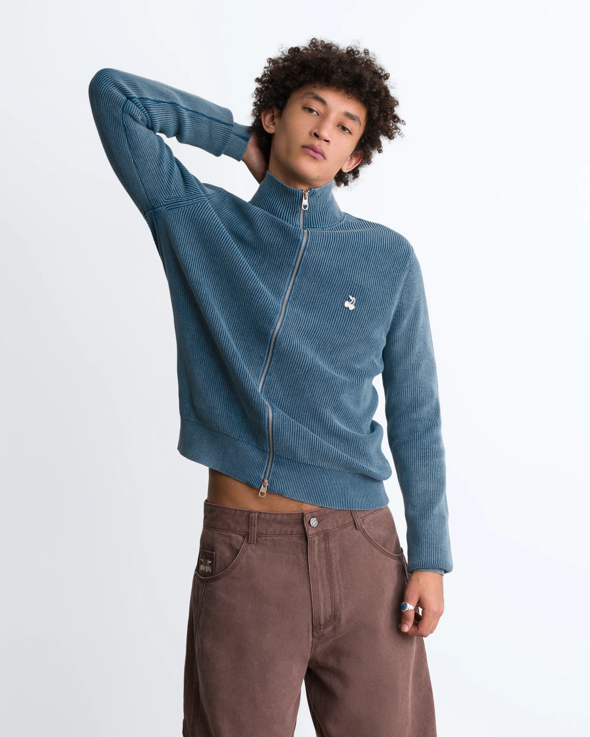 MAN [Model is 180cm/5’11” wearing size M]