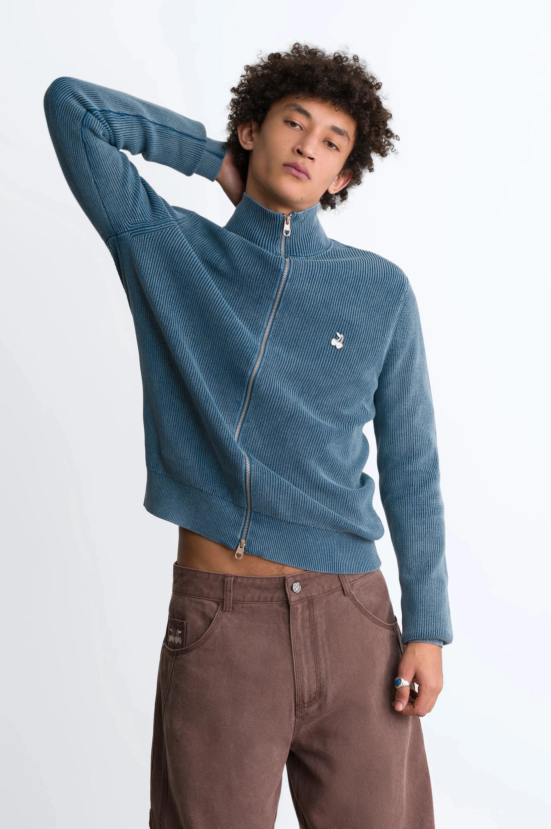 MAN [Model is 180cm/5’11” wearing size M]
