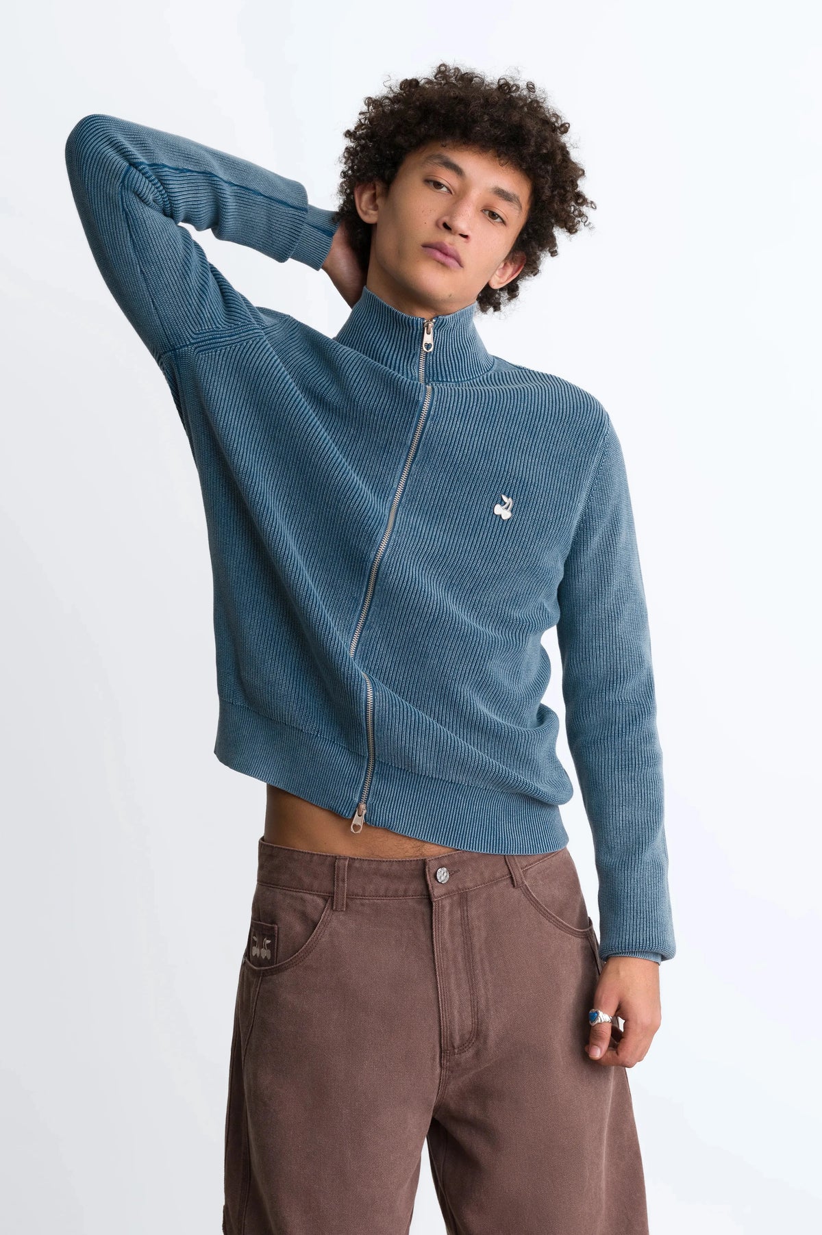 MAN [Model is 180cm/5’11” wearing size M]