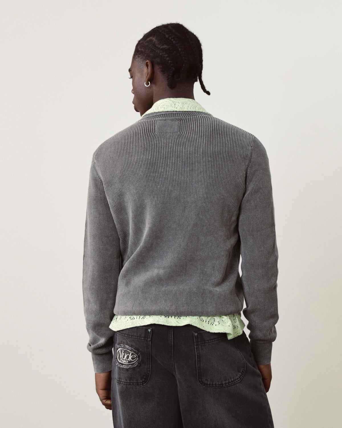 man [Model is 186cm/6’1” wearing size M]