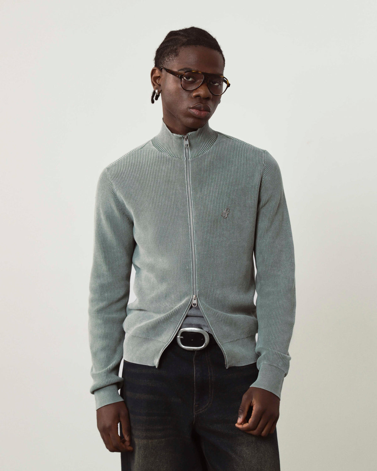 man [Model is 186cm/6’ wearing size M]